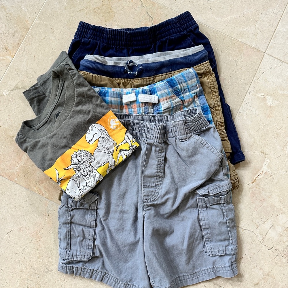 EUC- Bundle 4T shorts w/ 5T shirt